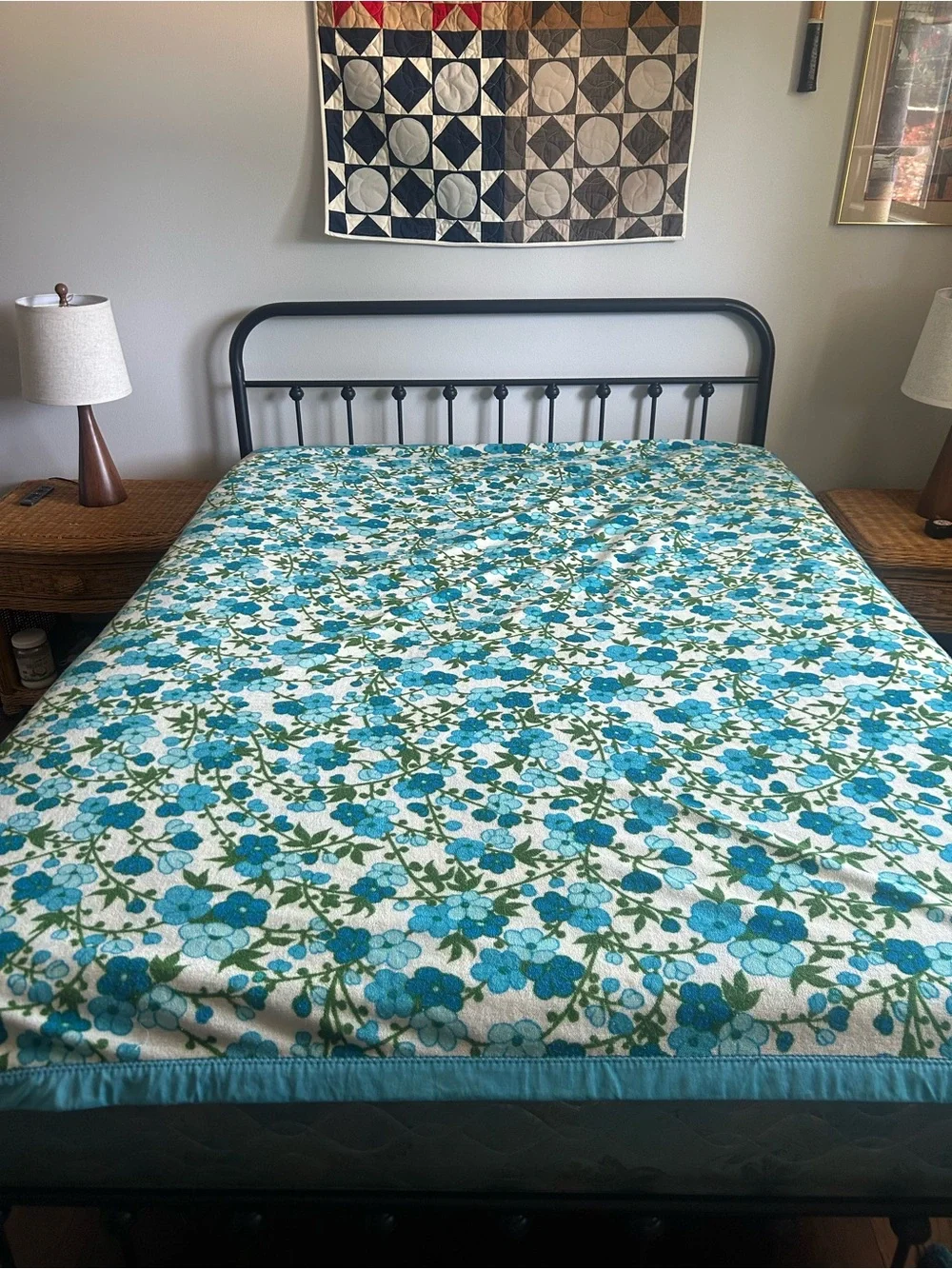 Vintage 1970s Plush Acrylic Retro Mod Floral Flower Power MCM Shinangchon Throw
